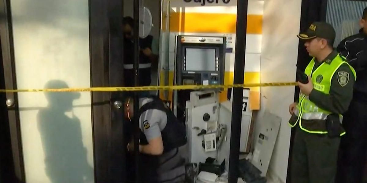 En video quedaron registrados los ladrones que abrieron con explosivos un cajero electrónico en Cali