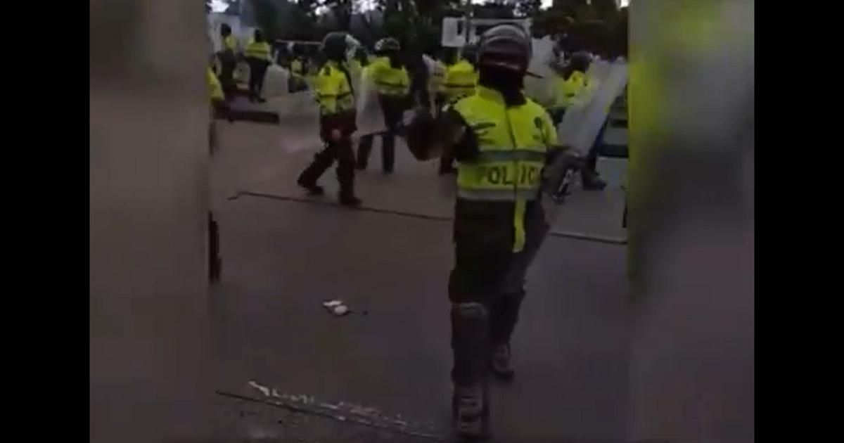 “Vaya a grabar a esa alcaldesa hijue&%/@”: policía a ciudadano que filmaba protesta