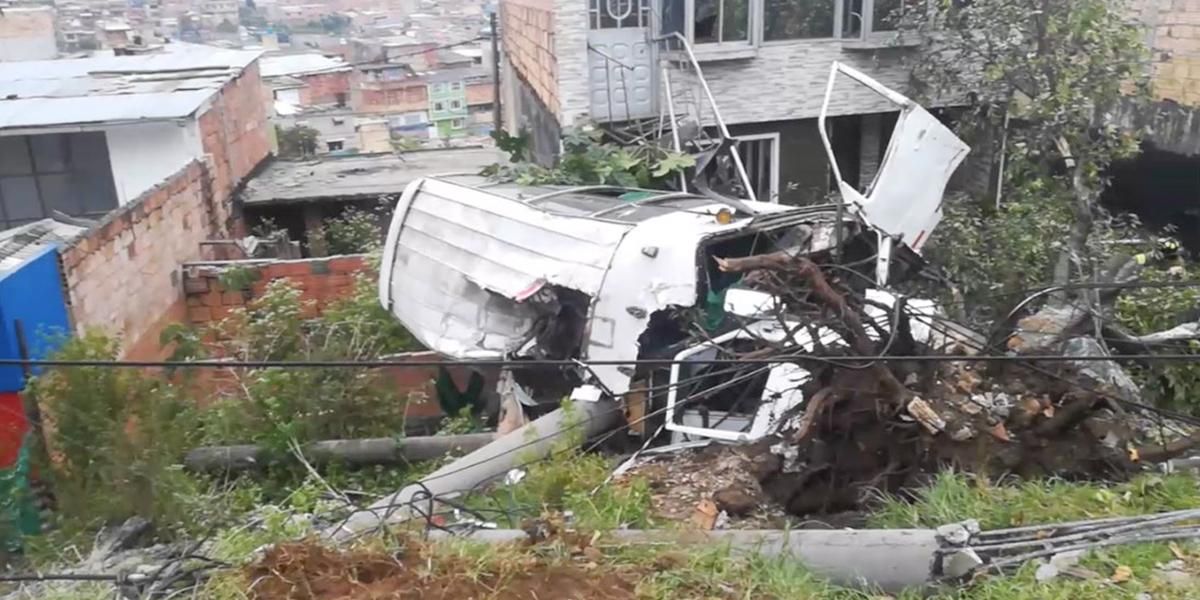 Accidente con ruta escolar deja 10 personas heridas en el sur de Bogotá