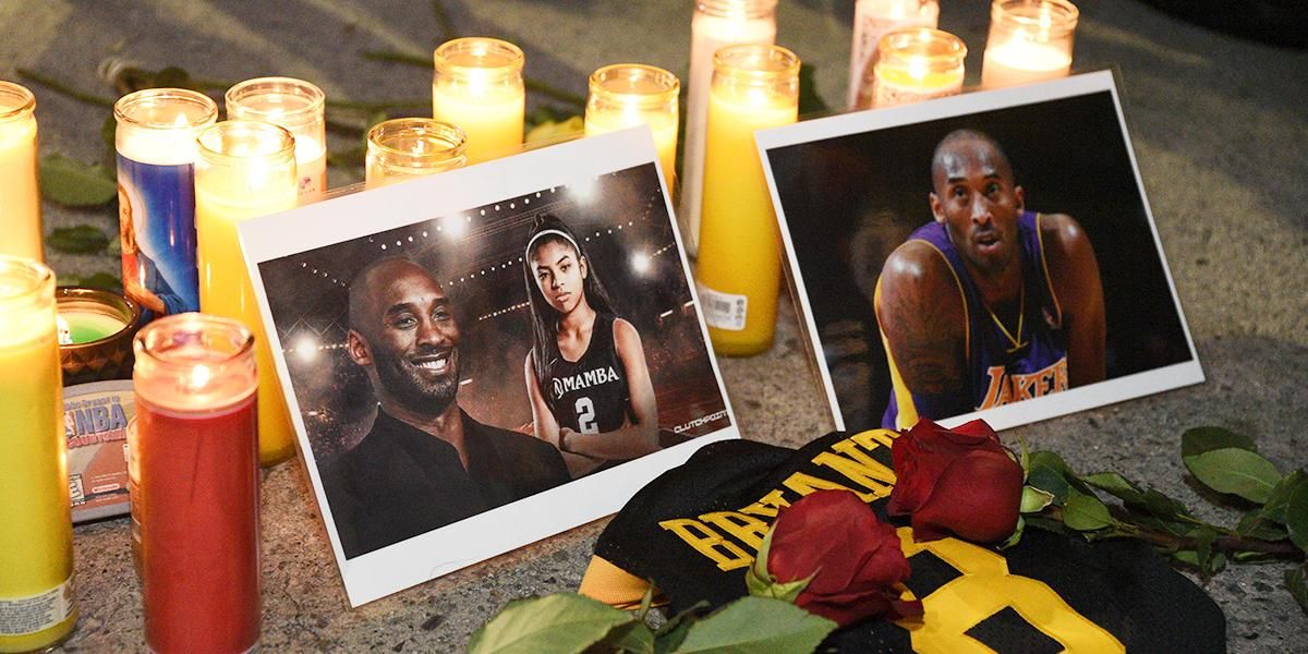 Fanáticos de Kobe Bryant y su hija Gigi les rinden homenaje tras su muerte en Los Ángeles
