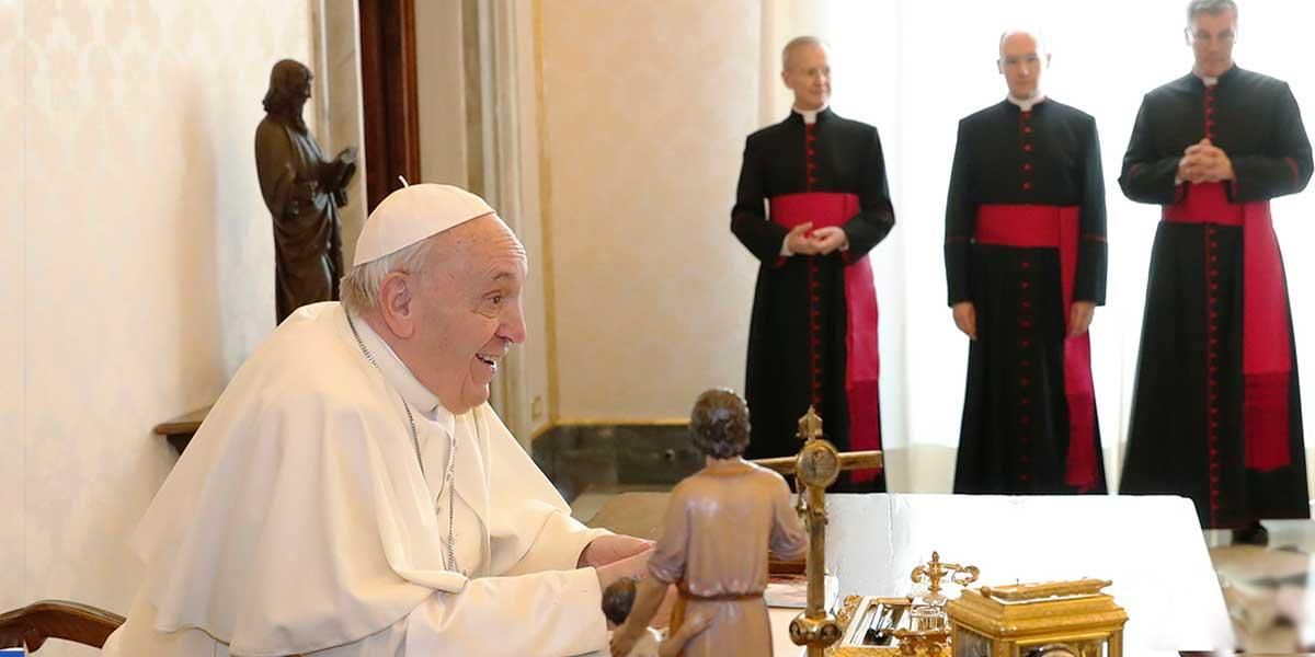 Papa obliga a pasar un año de misioneros a futuros diplomáticos vaticanos