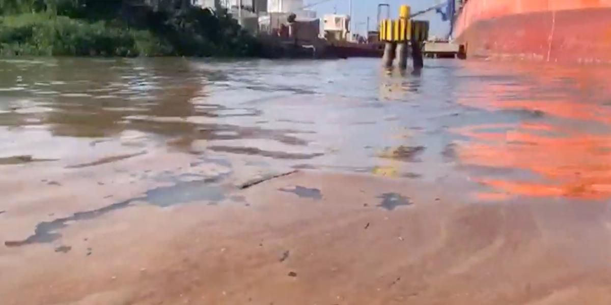 Emergencia en Barranquilla por un derrame de aceite en el río Magdalena