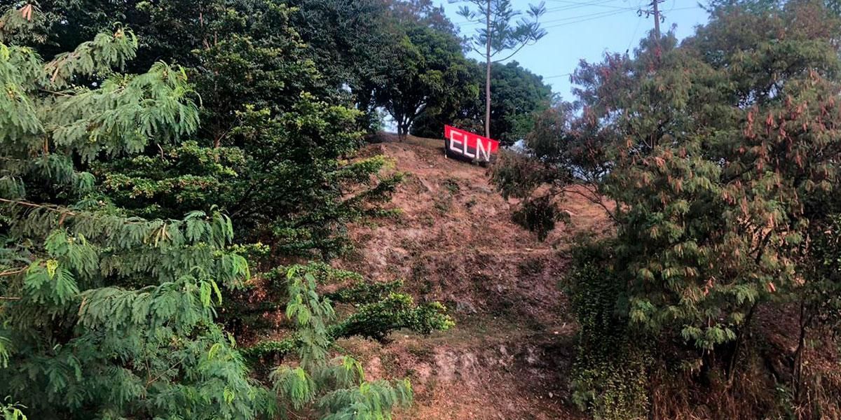 Aparece bandera del ELN en el Pueblito Paisa de Medellín