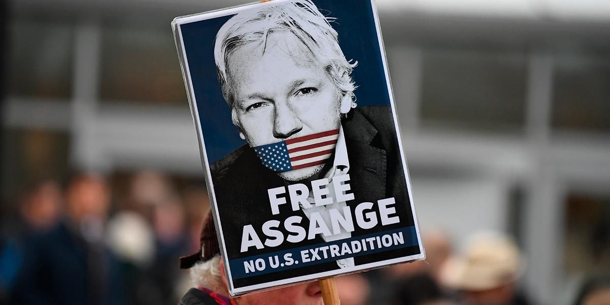 Por espionaje, Assange comparece a juicio de extradición a EE. UU.