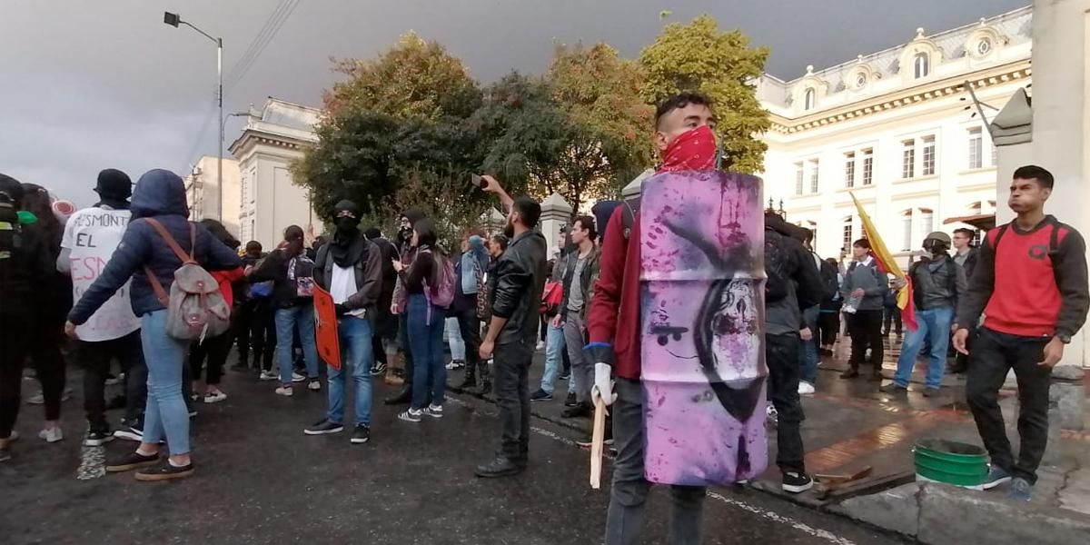 Protestas terminan en enfrentamientos en la Academia Superior de Artes de Bogotá