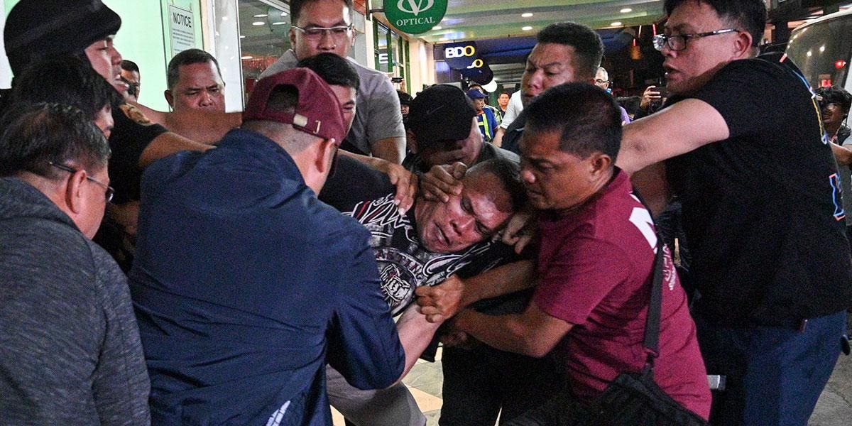 Liberan a 30 rehenes de asalto en centro comercial de Manila, Filipinas