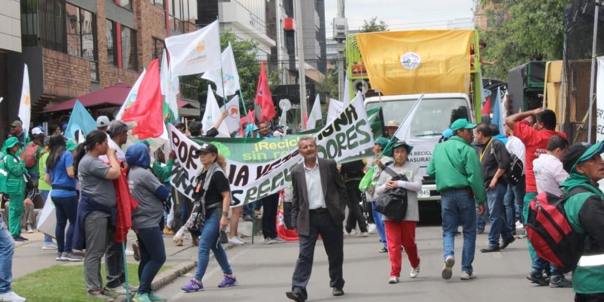 Trancones en el norte de Bogotá por protesta de recicladores
