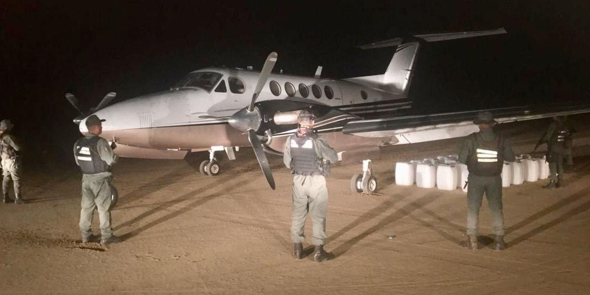 Interceptan avioneta que transportaba droga de origen colombiano en Venezuela