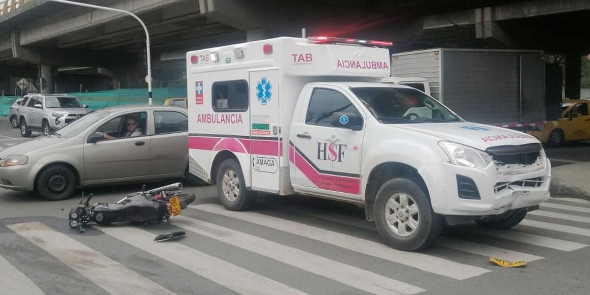 Escándalo por uso indebido de ambulancia: gerente la usó simulando una emergencia y atropelló a un motociclista