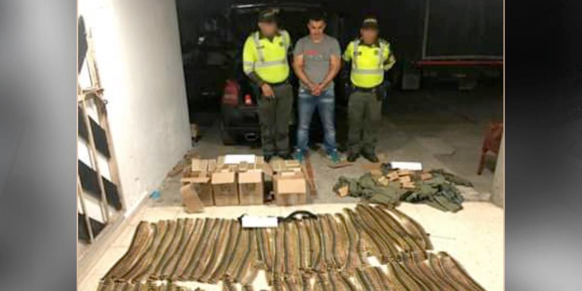 Así cayó el policía que portaba 25 mil cartuchos de arma de fuego en Cundinamarca