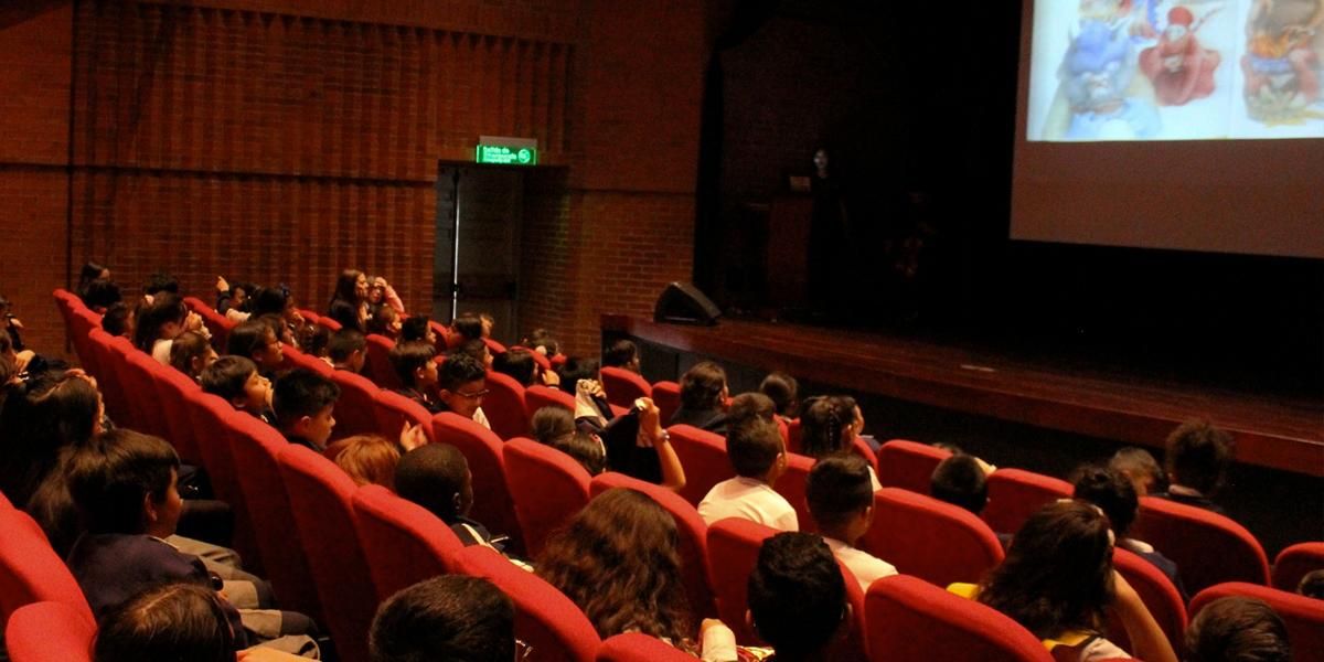 Suspensión de eventos públicos con más de 500 personas aplica para cines e iglesias