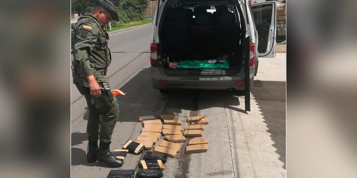Incautan 30 kilos de morfina en vehículo de servicio público en Nariño