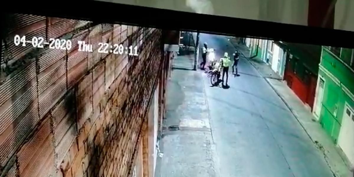 Video: hombre que violaba cuarentena disparó contra dos uniformados en el sur de Bogotá