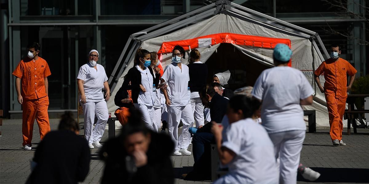 Muertes y contagios en España por coronavirus siguen descendiendo