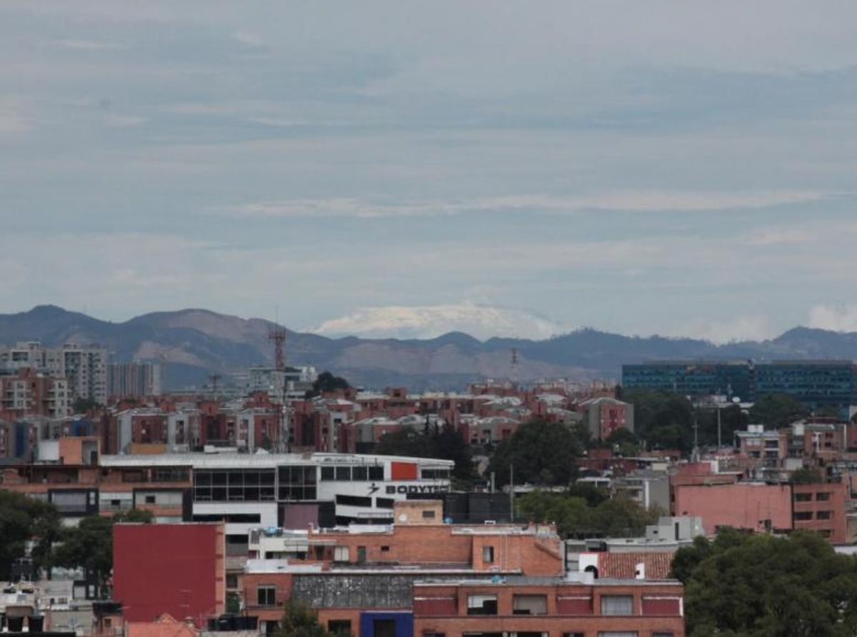 ¡Sorprendente! Así se ven los nevados del Tolima y el Ruíz desde Bogotá en cuarentena
