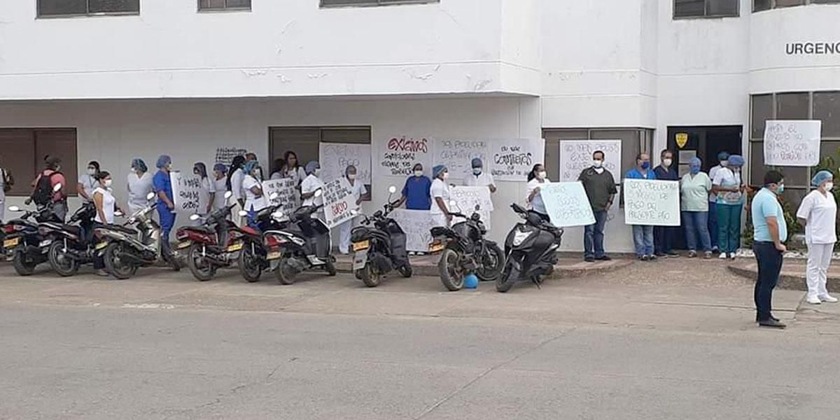 Médicos realizan plantón por falta de pagos y elementos de protección en Apartadó, Urabá