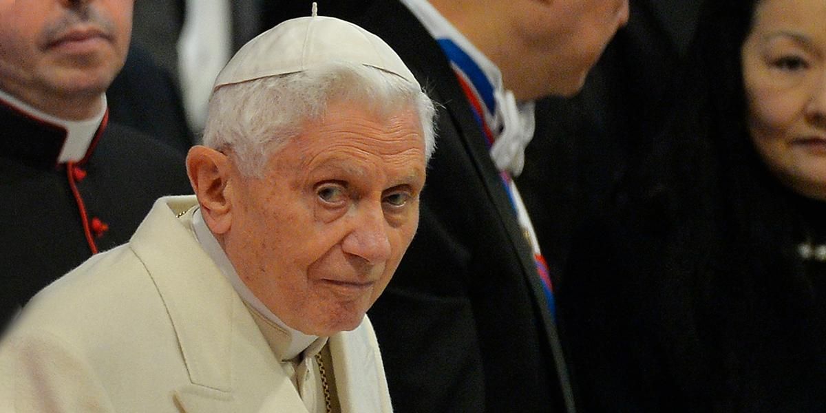 Benedicto XVI arremete contra el matrimonio gay y “el credo del anticristo”