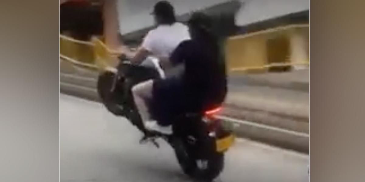Motociclistas realizan piques ilegales, violando la cuarentena y normas de tránsito en Medellín