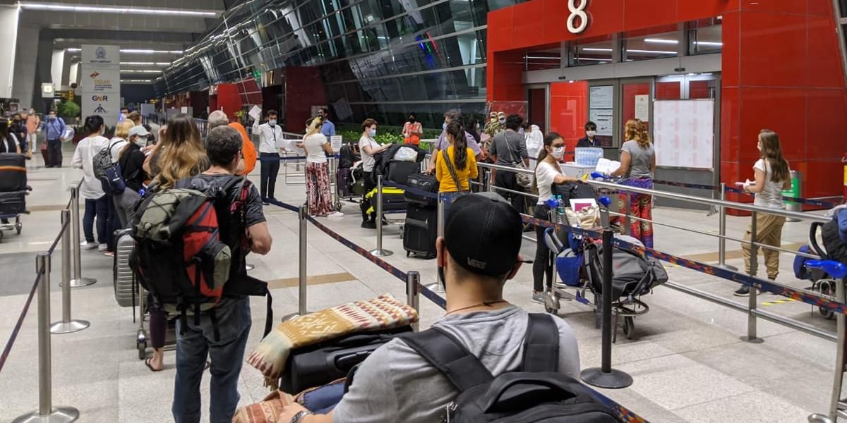 366 colombianos distribuidos en cuatro continentes regresan en un vuelo humanitario