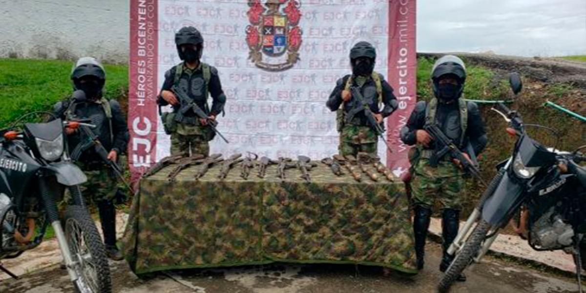 Ejército ubica depósito con armamento ilegal y explosivos en Antioquia