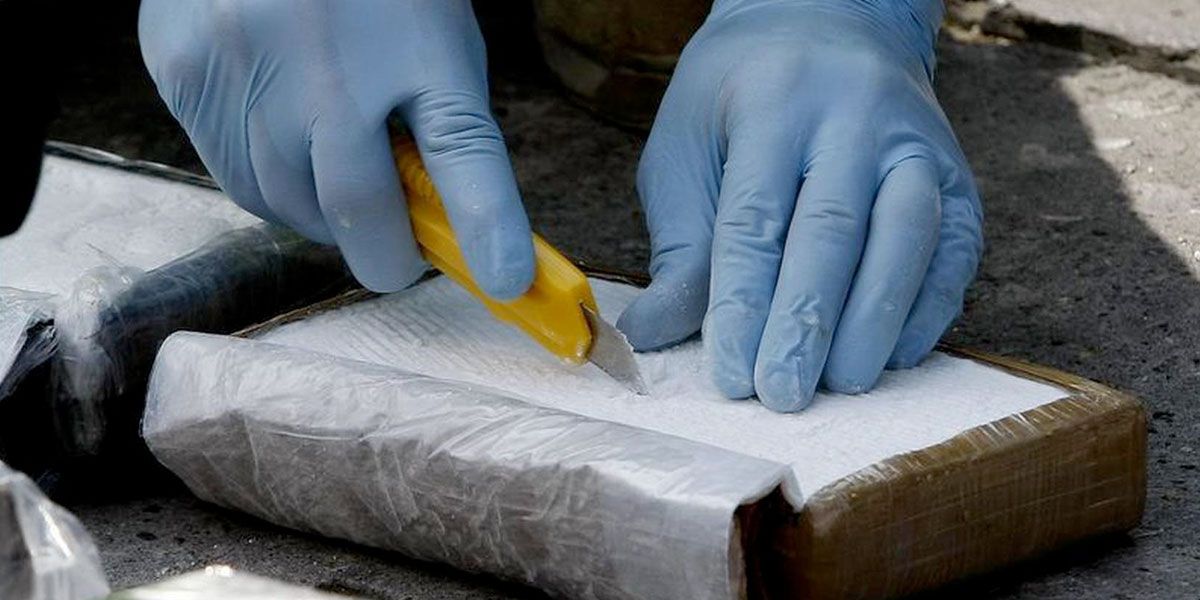 Policía halla 726 kilos de clorhidrato de cocaína camuflados en tractocamión en Magdalena