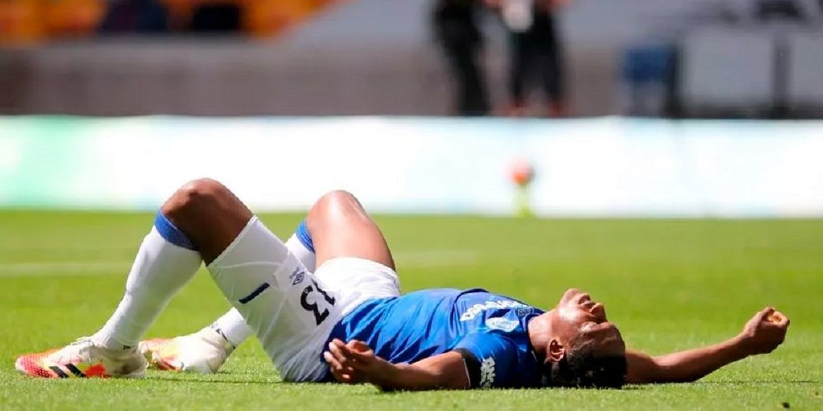 Yerry Mina sufre lesión muscular y es duda para los próximos partidos del Everton