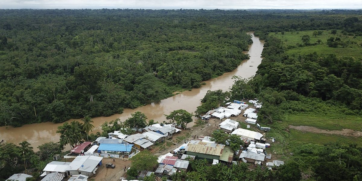 Hallan cadáveres de 10 de las 13 personas arrastradas por un río en Panamá