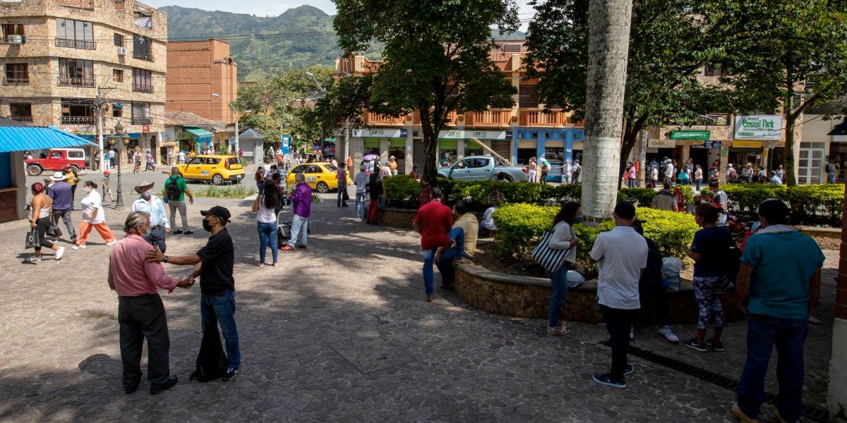 Medellín vuelve a abrir restaurantes