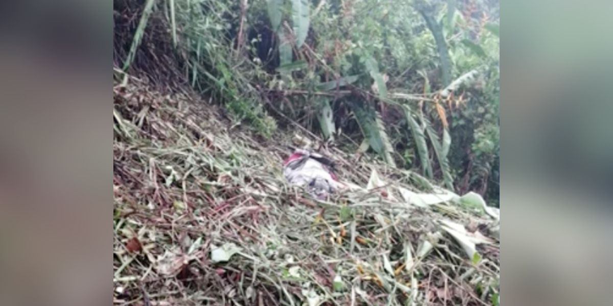 El indígena que cayó muerto en campo minado y lleva seis días abandonado en Antioquia