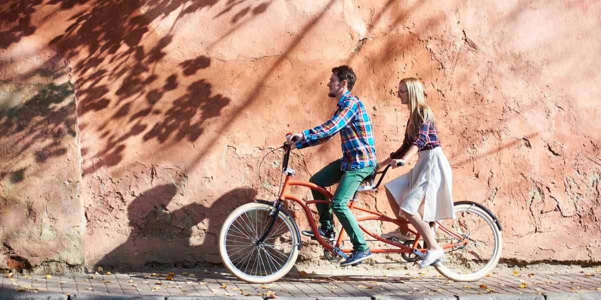 ¿Tinder para ciclistas? Opciones para los solteros que les gusta montar bici