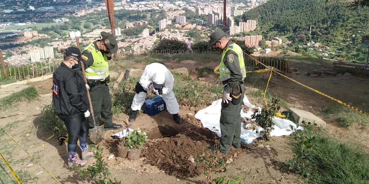 gatos enterrados fosa Medellín