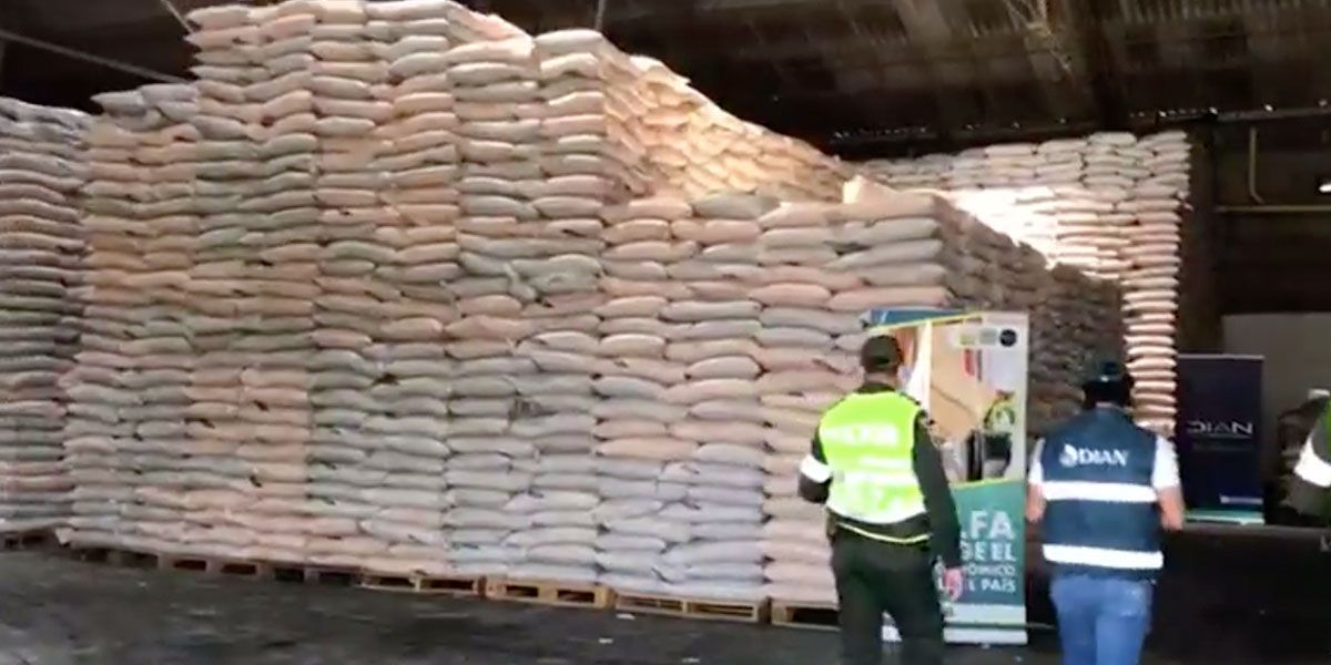 DIAN decomisa gigantesco cargamento de azúcar de contrabando