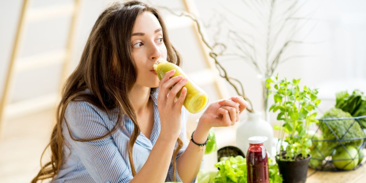 riesgos beber jugo de fruta comidas diarias salud