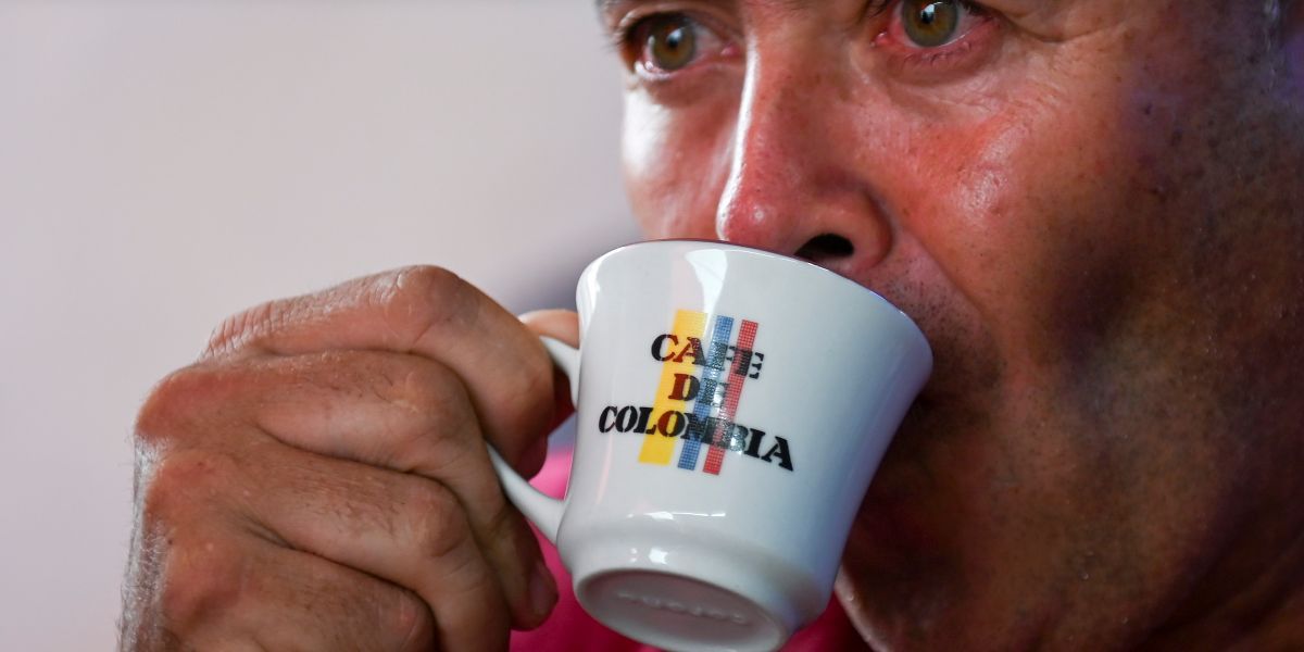 taza de cafe colombiano consumo bebida