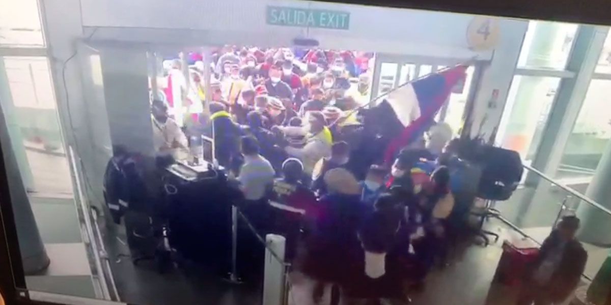 Video: así se tomó un grupo de indígenas el aeropuerto El Dorado