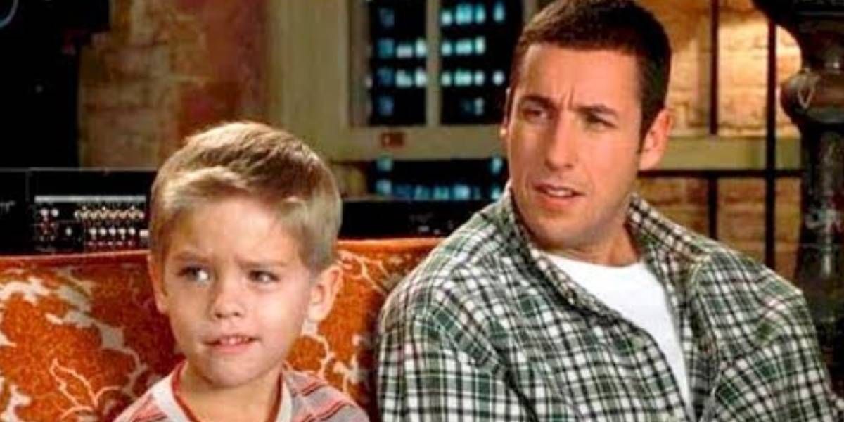 Así luce el Cole Sprouse, el ‘hijo’ de Adam Sandler en la película ‘Un papá genial’