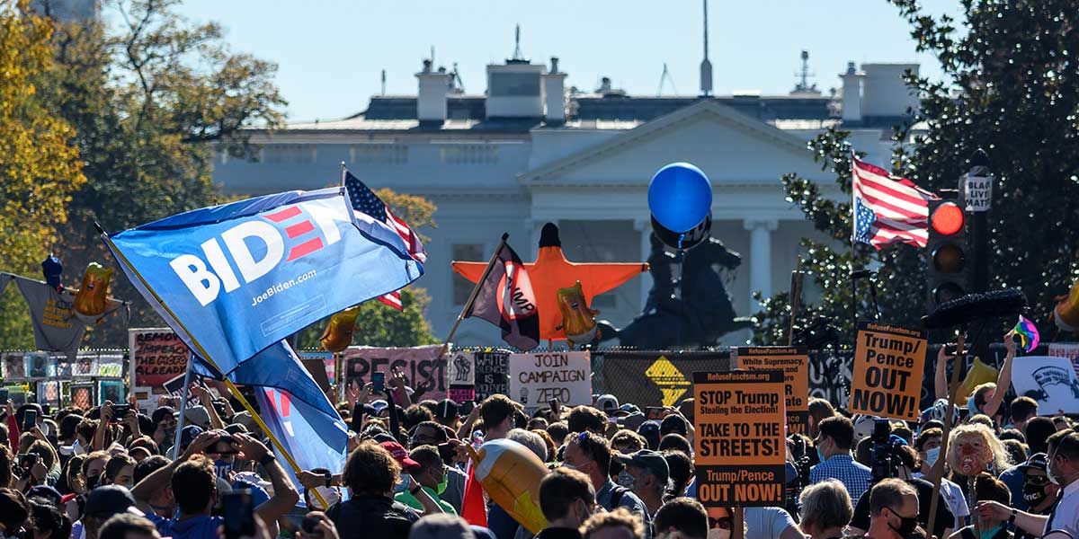 Multitudes acuden a la Casa Blanca para celebrar la victoria de Biden