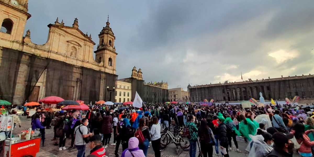Continúan marchas en el centro de Bogotá contra la violencia hacia las mujeres