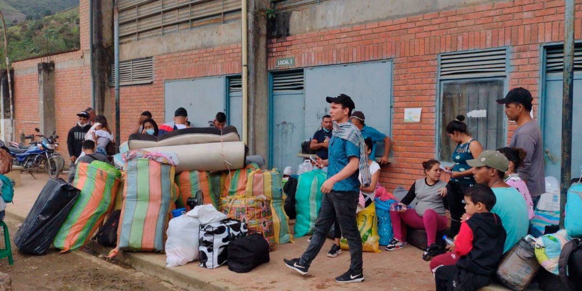 Venezolanos abandonan Argelia, Cauca por amenazas del ELN