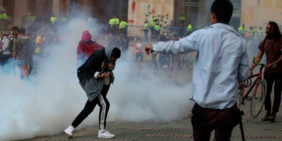 Juez ordena nuevamente prohibir el uso de gases lacrimógenos en las manifestaciones