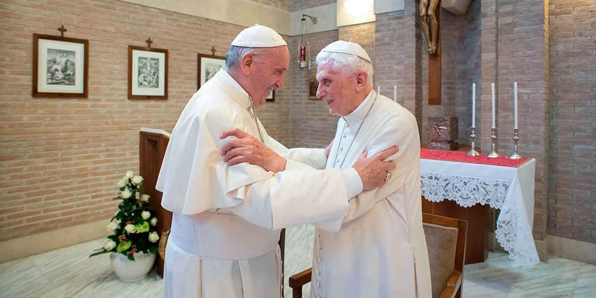 El papa Francisco y Benedicto XVI fueron vacunados contra el coronavirus