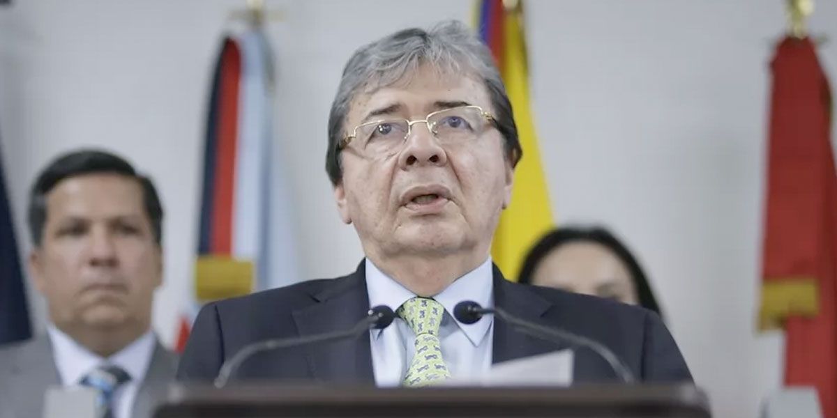 Ministro de Defensa MinDefensa Carlos Holmes Trujillo COVID-19