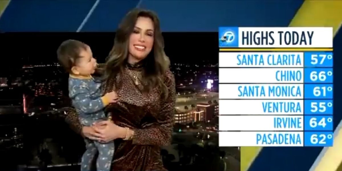 Curiosa escena: Bebé irrumpe el set de una presentadora cuando daba reporte del clima