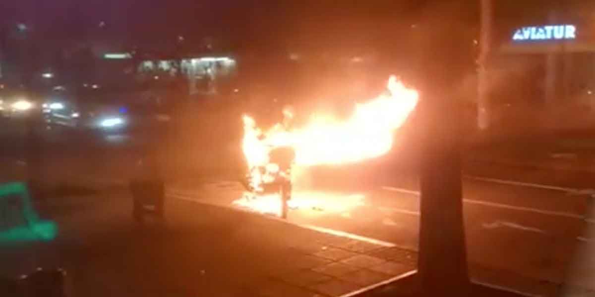 Incendian moto de ladrones en Bucaramanga