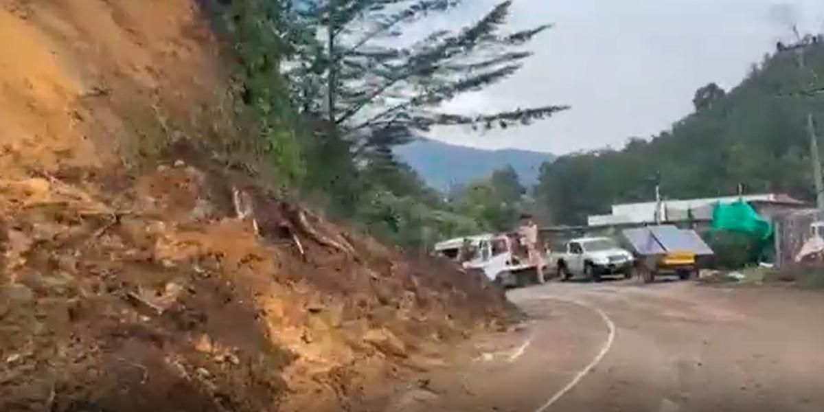 Continúa cierre de la vía Medellín – La Ceja  tras derrumbe que dejó un muerto