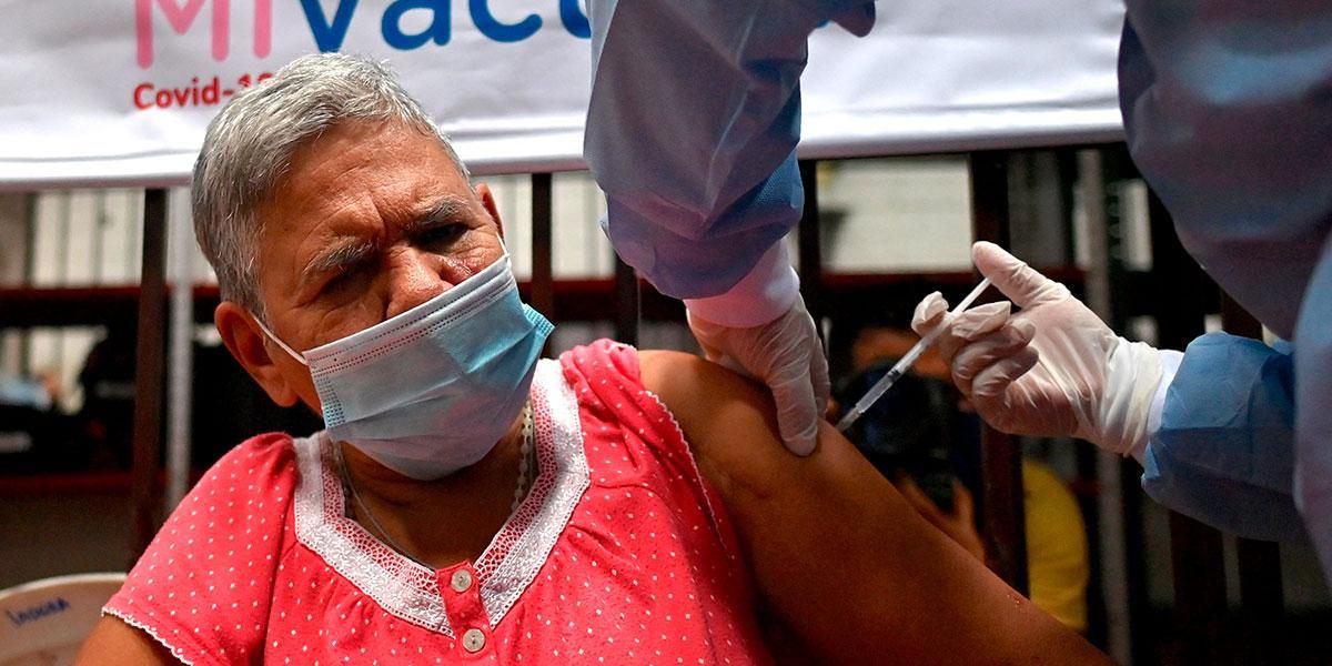 Colombia inicia etapa dos de vacunación para adultos entre 60 y 79 años