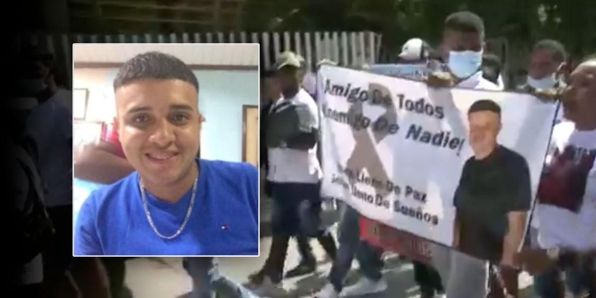 Con masiva caminata despiden a joven asesinado por ladrones en Cartagena