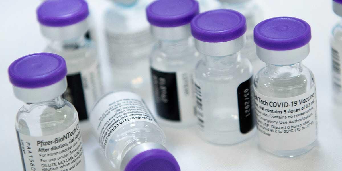 Comité de expertos pide redistribuir mil millones de vacunas entre países pobres