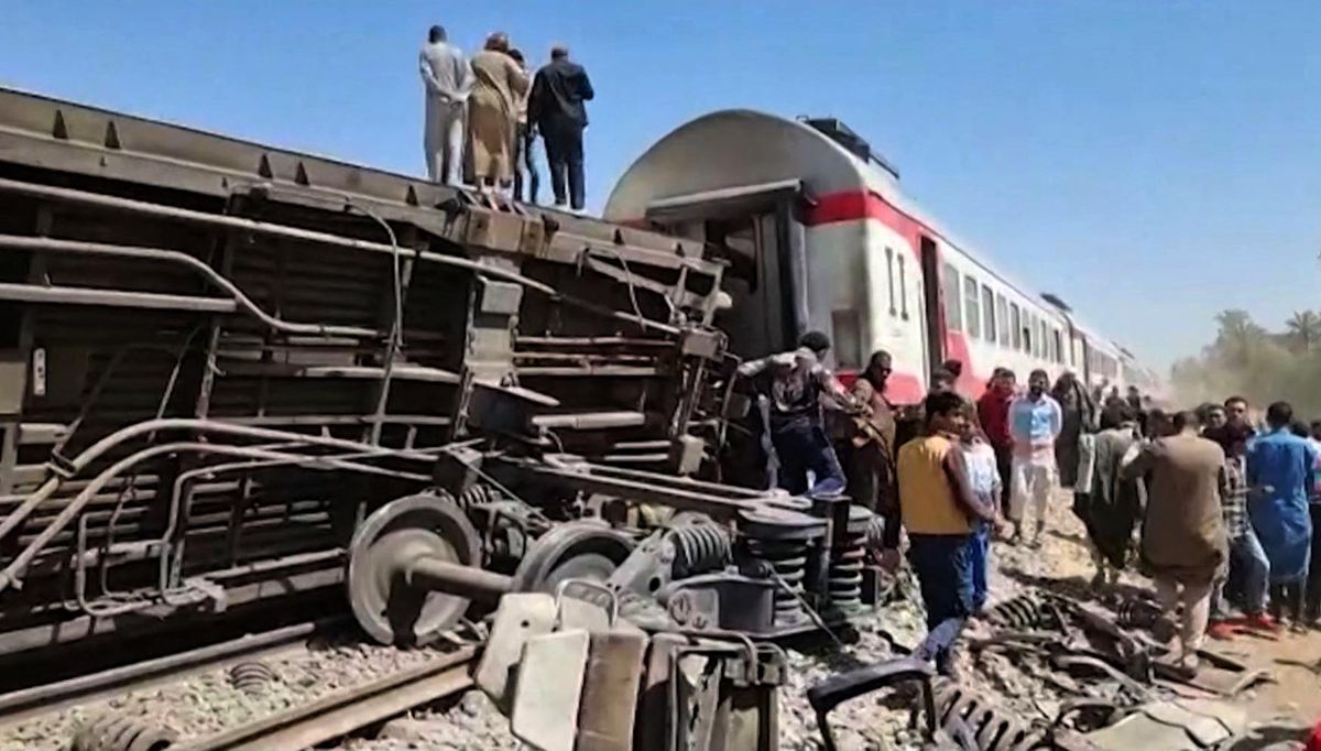 Un choque de trenes en Egipto causa al menos 32 muertos y 66 heridos