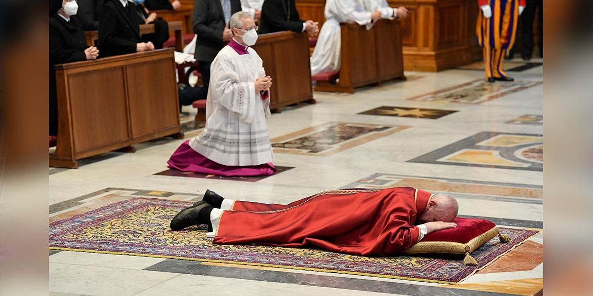 Papa Francisco rezó el Viacrucis “con y por” los niños del planeta